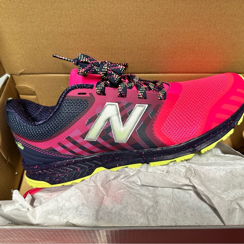 New Balance Women's Neon Pink and Black Sneakers